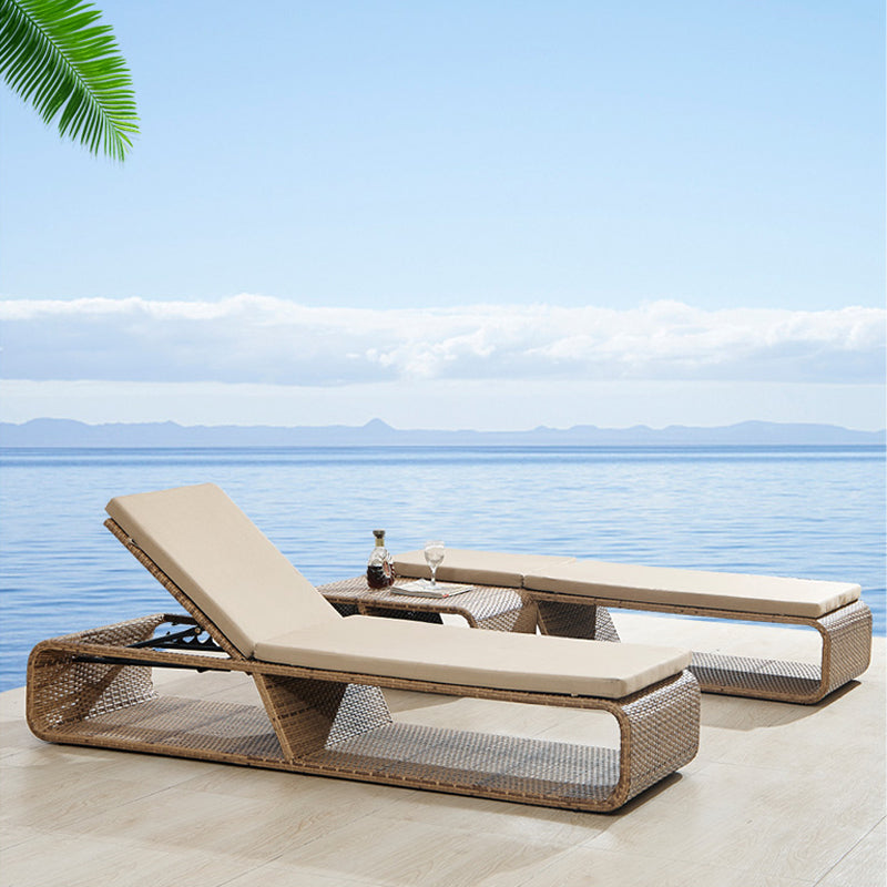 Outdoor Pool Side Rattan Chaise Sun Lounger for Balconies