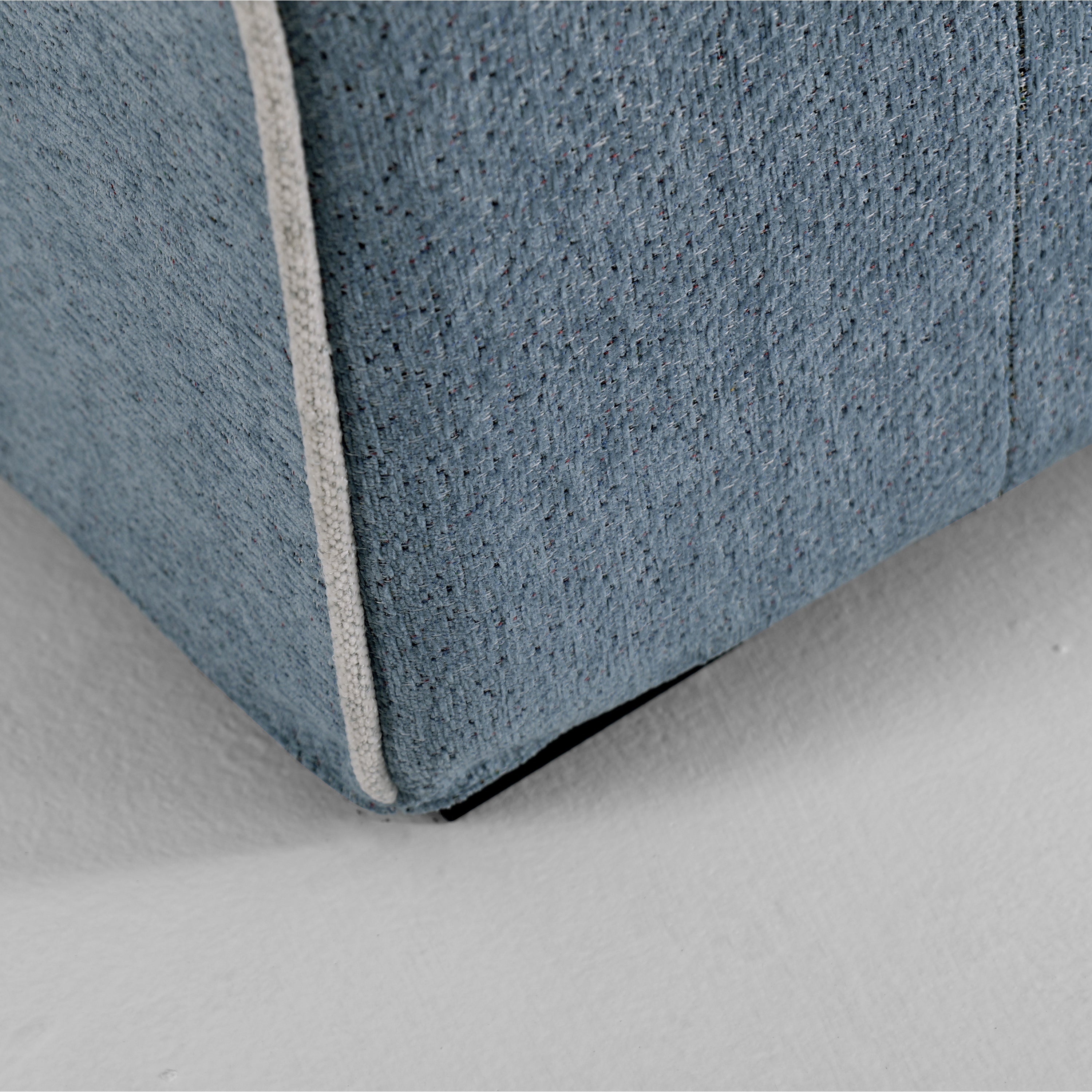 Stylish Cotton-Linen Sofa with Detachable Design